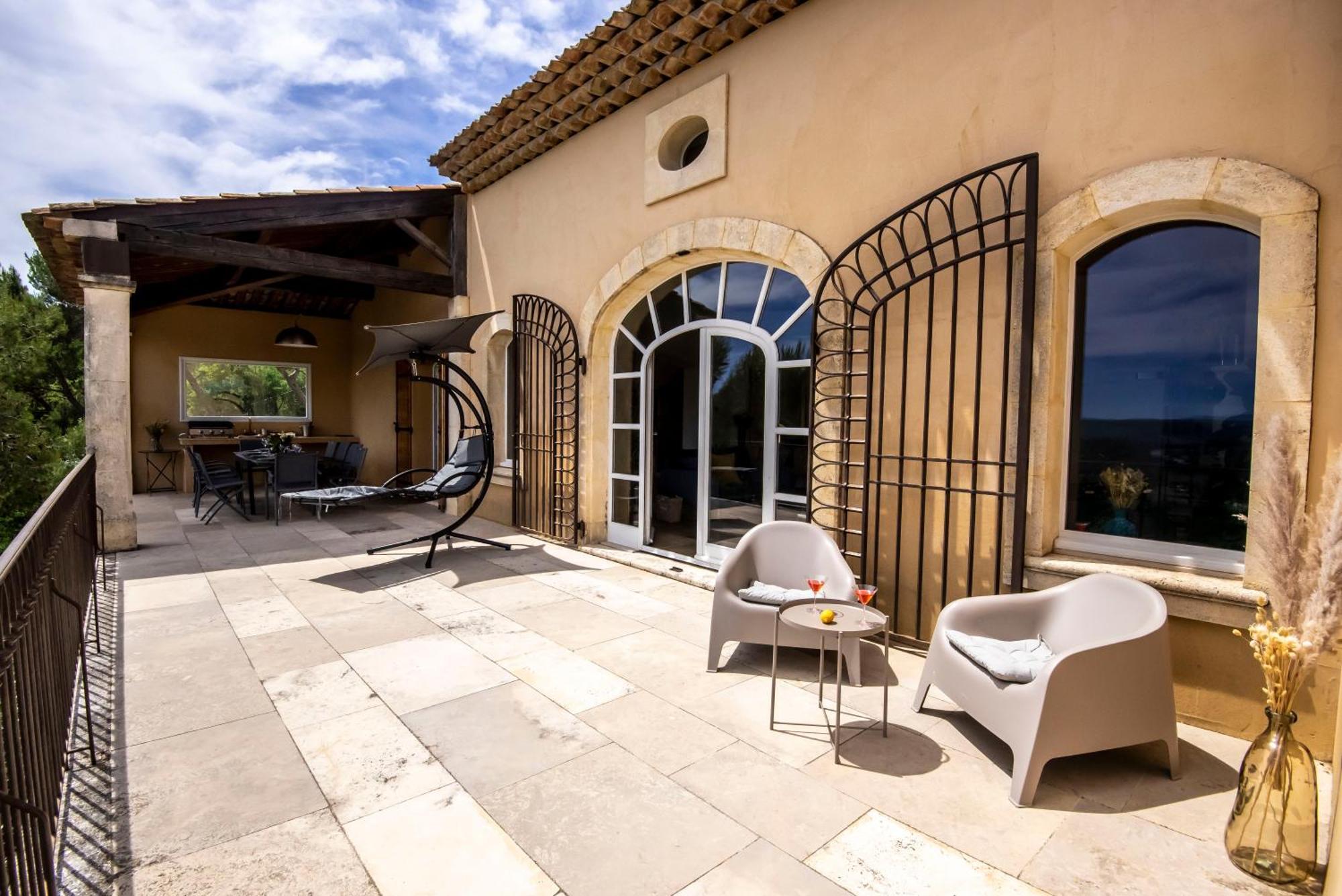 Villa Lumineuse Avec Piscine Clim 1Ere Etage Vue Panoramique Sur Les Montagnes Sur Le Site De La Sainte-Victoire Le Tholonet Luaran gambar